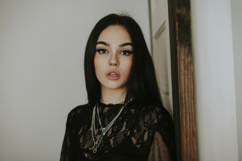 Maggie Lindemann debuts Music Video For “Would I”