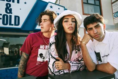 BETWEEN FRIENDS release their debut playlist ‘we just need some time together’ and single “blushing!”