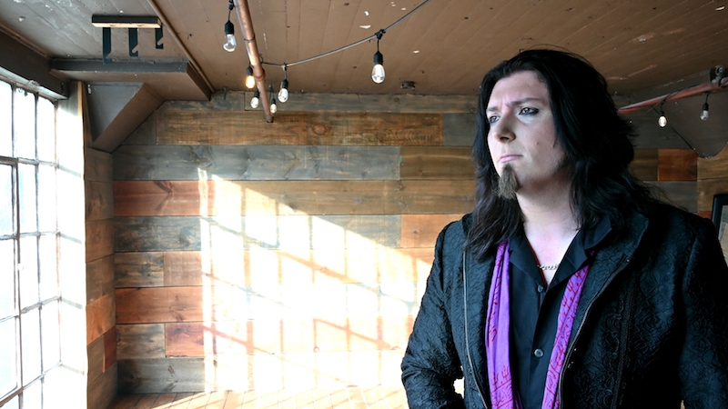 Kore Rozzik premieres heartfelt ballad and music video for “Timelessness”