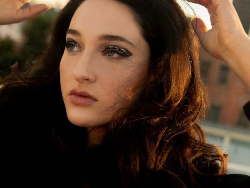 Maeve Steele releases new single and video for synth-pop gem “Shimmer”